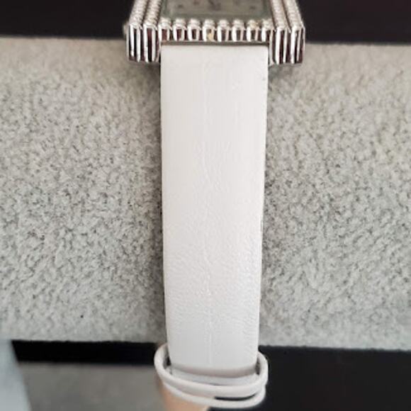 Nolan Miller Women's Watch Crystal Bezel and White‎ Leather Band Fresh Battery - Picture 3 of 9